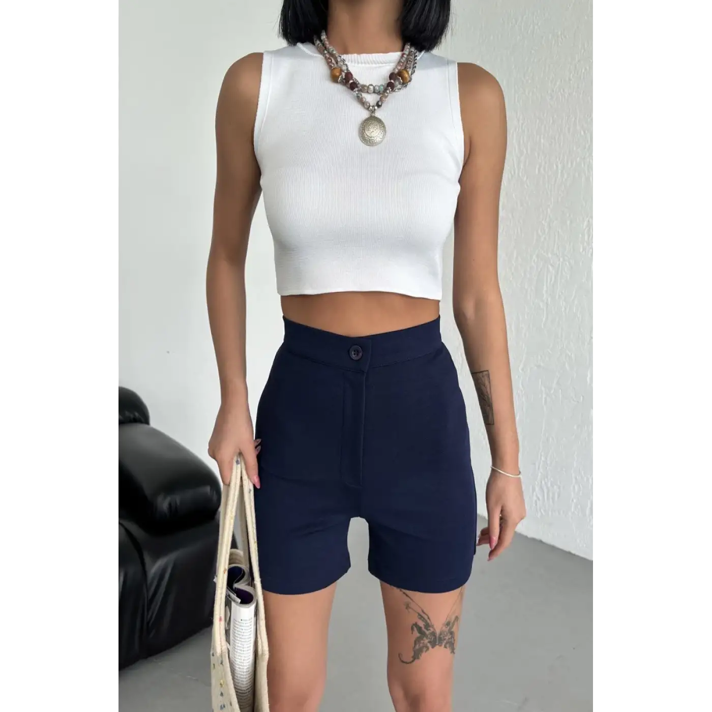 Tarz ve Rahatlığı Bir Arada Sunan Yüksek Bel Esnek Likralı Krep Şort Lacivert