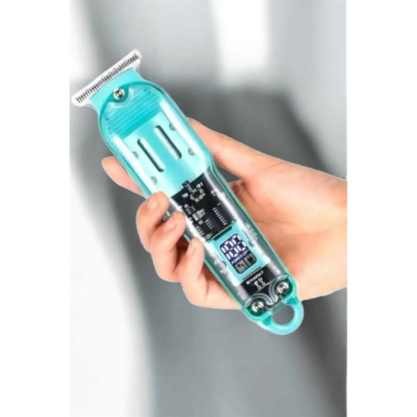 Tıraş Makinesi Şarj Edilebilir, Islak ve Kuru Kullanımlı Çok Yönlü