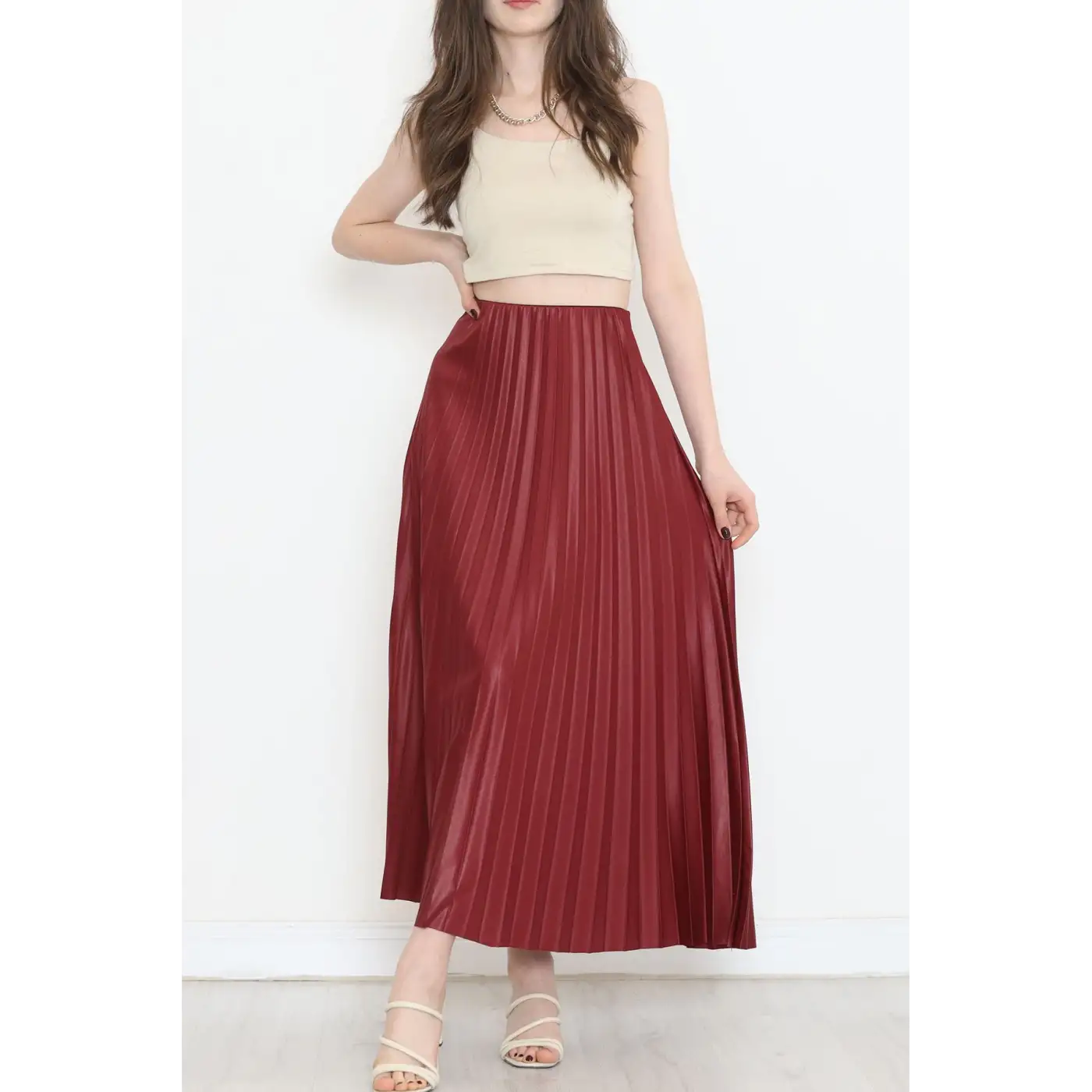 Zarif ve Modern Pileli Parlak Krep Gizli Lastikli Bordo Etek