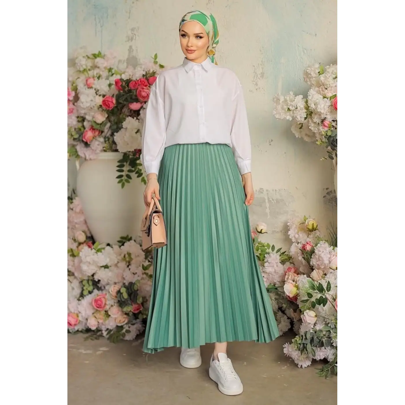 Zarif ve Modern Pileli Parlak Krep Gizli Lastikli Mint Etek