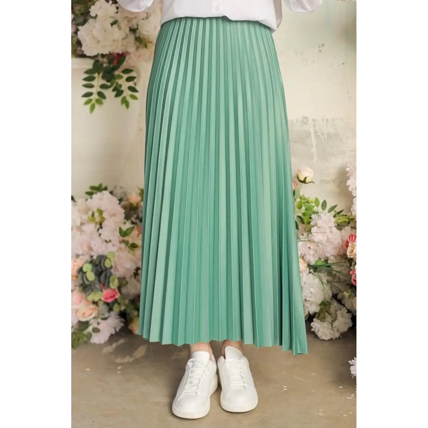 Zarif ve Modern Pileli Parlak Krep Gizli Lastikli Mint Etek