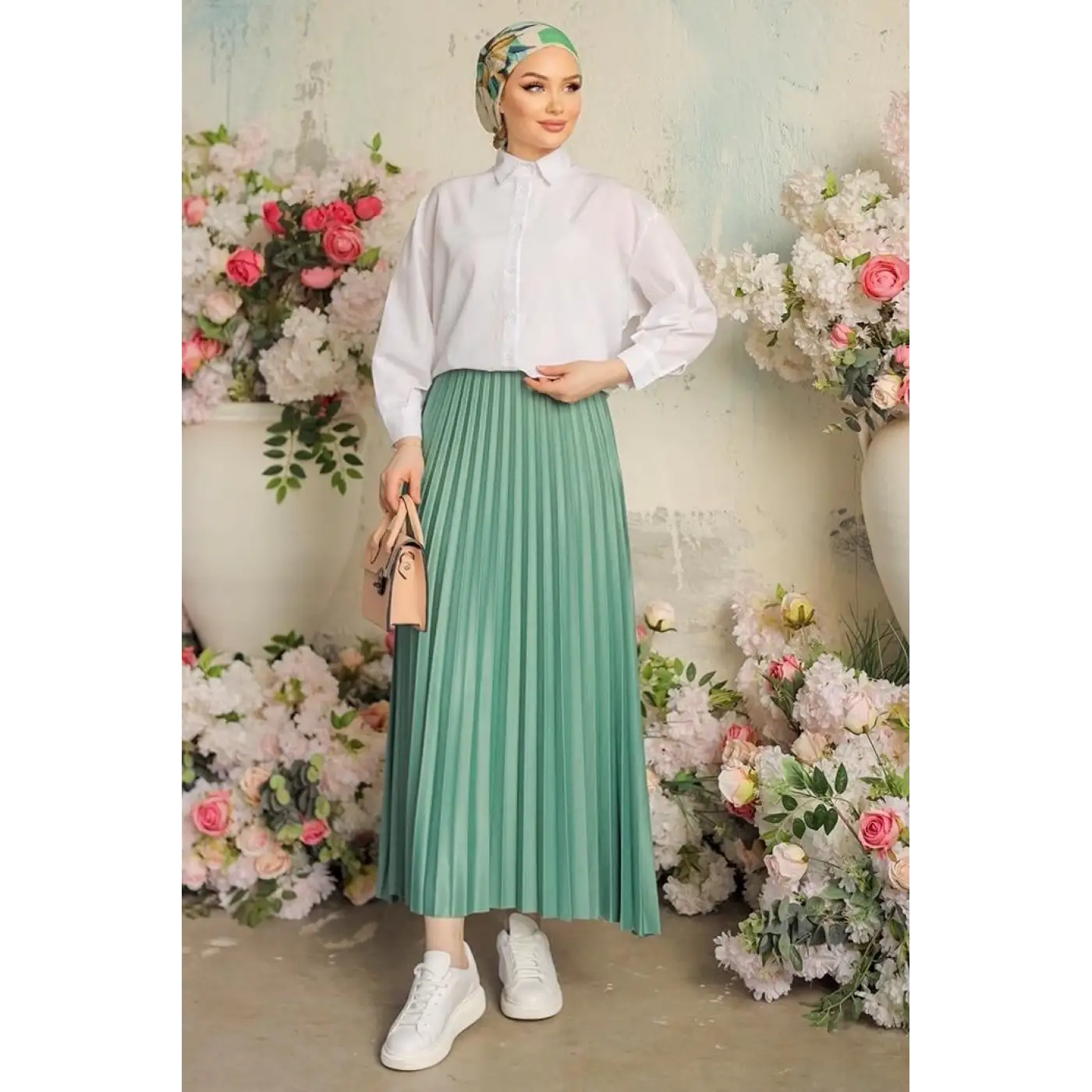 Zarif ve Modern Pileli Parlak Krep Gizli Lastikli Mint Etek