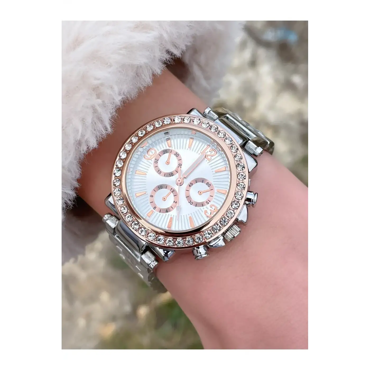 Zarif ve Şık Özel Tasarım Zirkon Taşlı Metal Bayan Kol Saati (gümüş-gold)