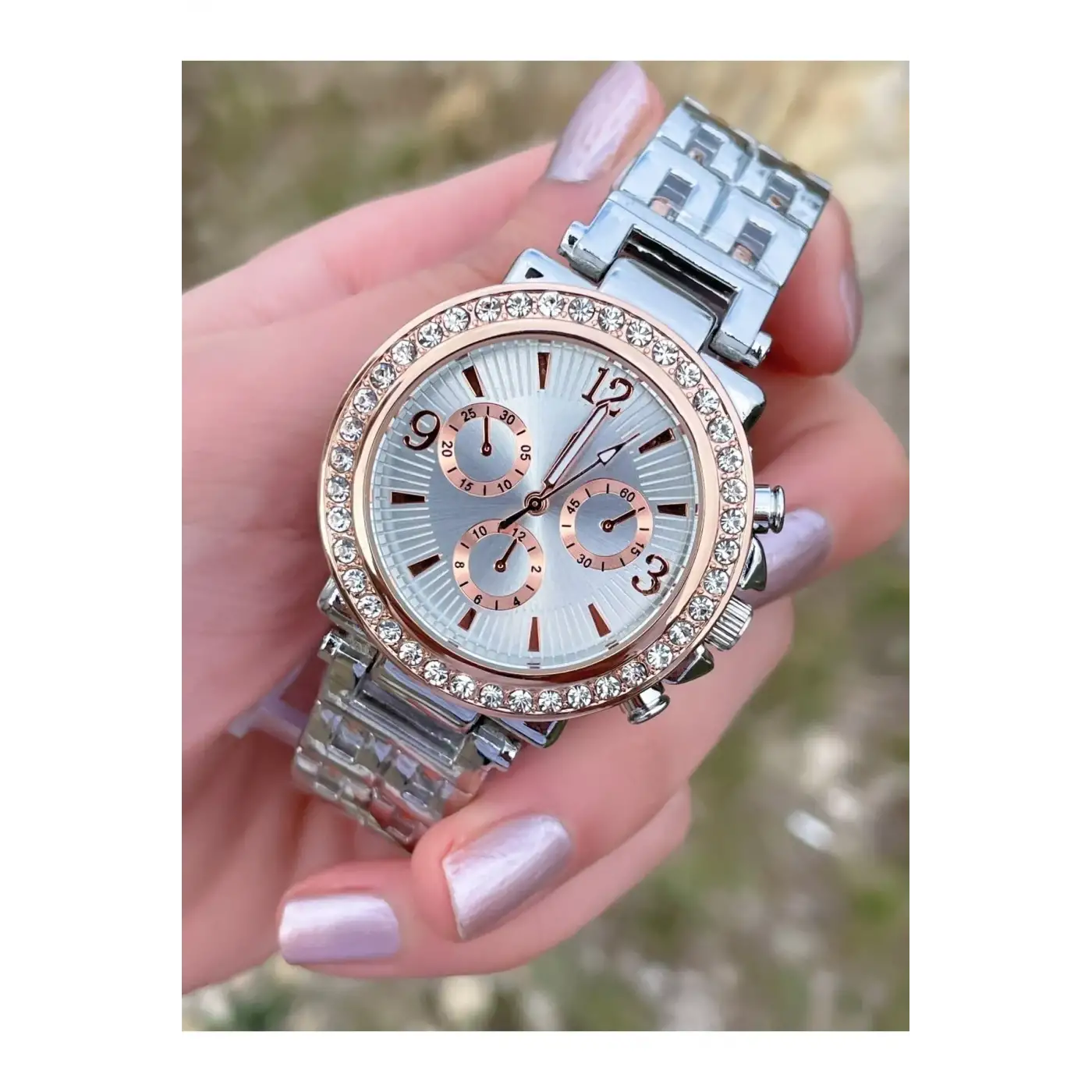 Zarif ve Şık Özel Tasarım Zirkon Taşlı Metal Bayan Kol Saati (gümüş-gold)