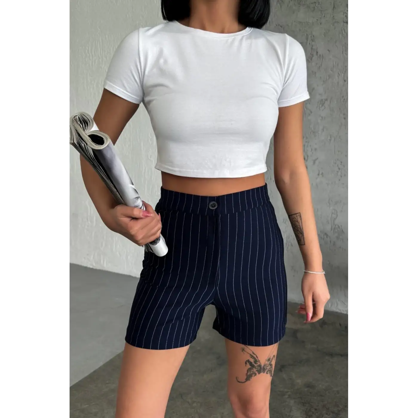 Zarif ve Şıklığı Bir Arada Sunan Yüksek Bel Krep Esnek Çimalı Çizgili Şort Lacivert