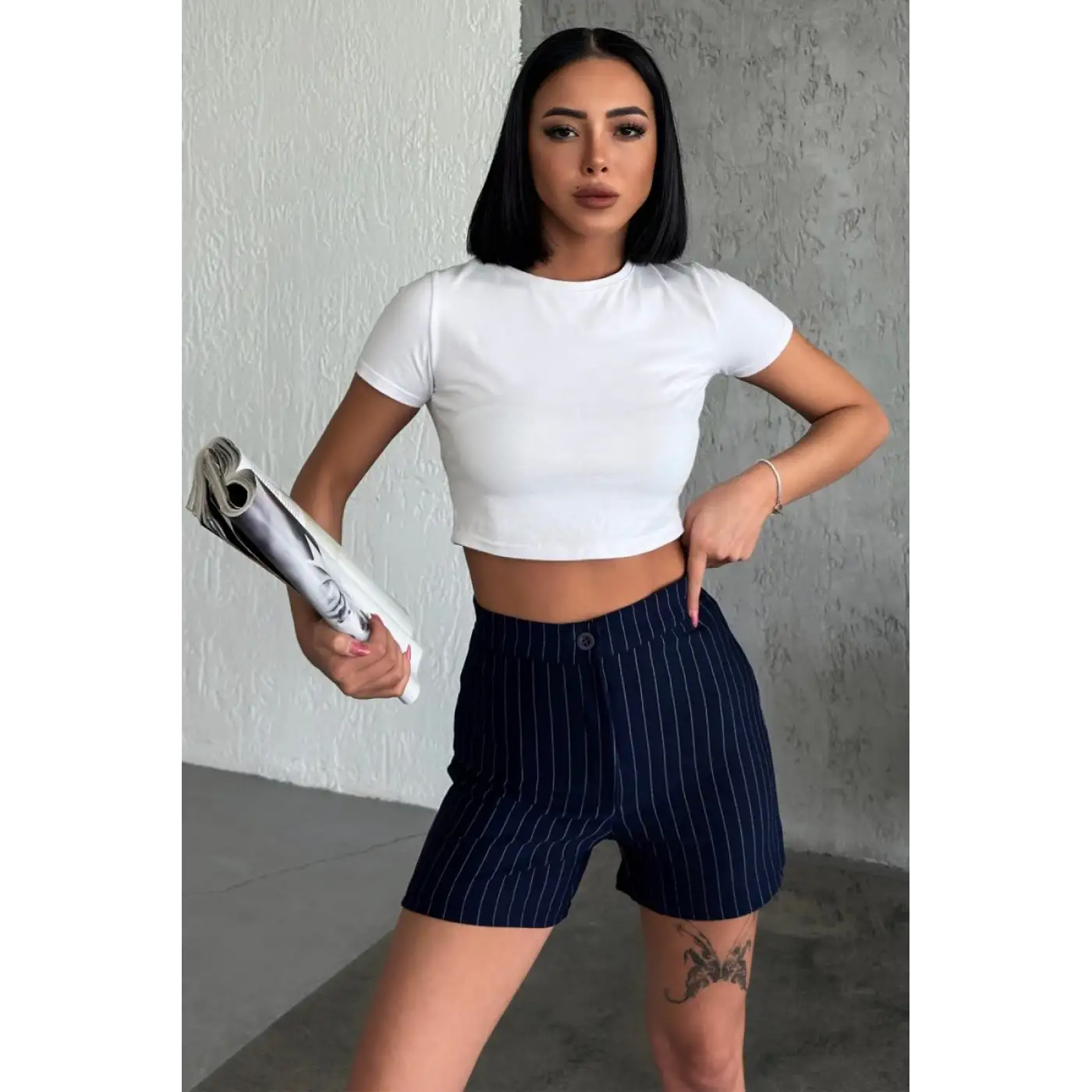 Zarif ve Şıklığı Bir Arada Sunan Yüksek Bel Krep Esnek Çimalı Çizgili Şort Lacivert