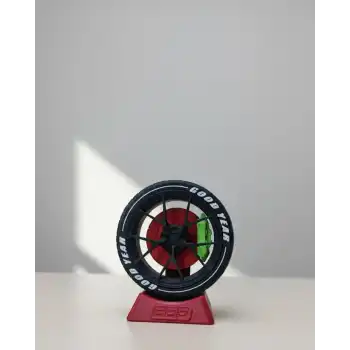 Araba Tutkunlarına Özel Jant Tasarımlı Ofis Masa Dekoru