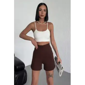 Tarz ve Rahatlığı Bir Arada Sunan Yüksek Bel Esnek Likralı Krep Şort Kahverengi