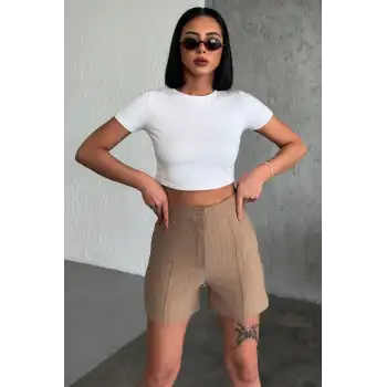 Zarif ve Şıklığı Bir Arada Sunan Yüksek Bel Krep Esnek Çimalı Çizgili Şort Bej