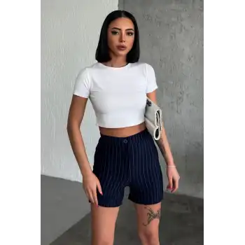 Zarif ve Şıklığı Bir Arada Sunan Yüksek Bel Krep Esnek Çimalı Çizgili Şort Lacivert