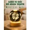 Yonca Figürlü Cam Küre USB Işıklı Ahşap Tabanlı Dekoratif Masa Lambası