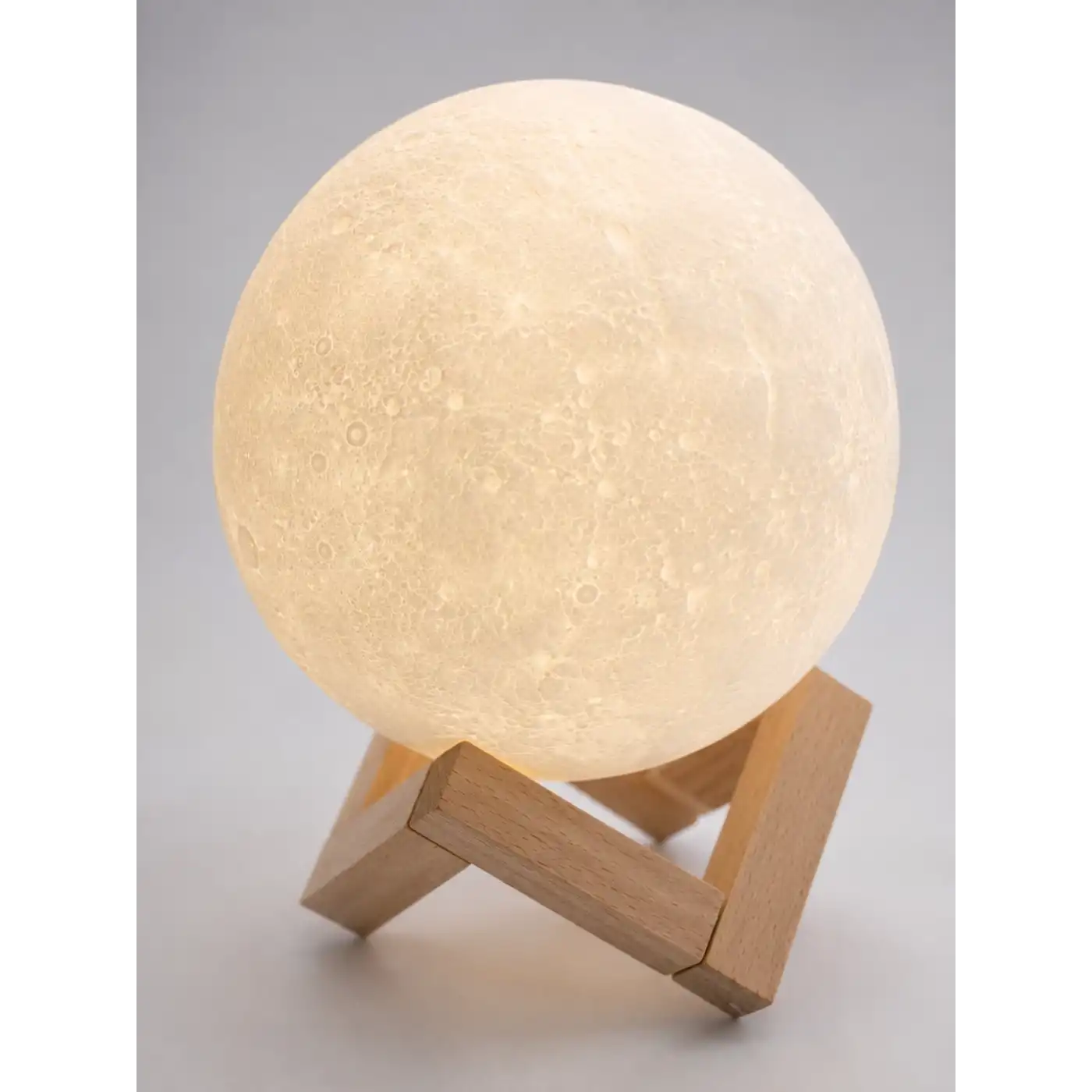 3D Ay Gece Lambası Ahşap Standlı Dekoratif LED Masa Lambası