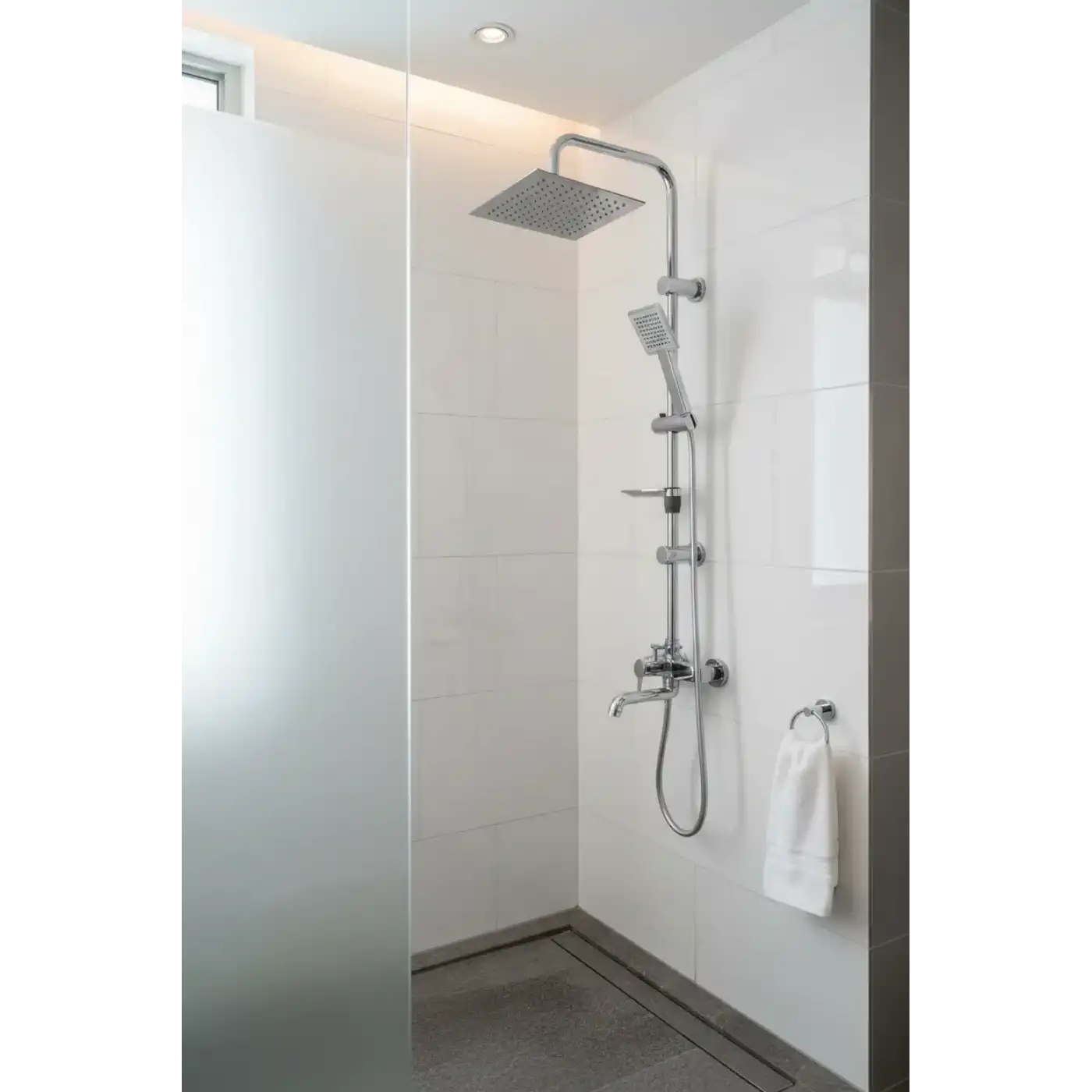 Dubai Yeni Nesil Yağmurlama Etkili Krom Duş Robotu Seti - Fonksiyonel Tepe Duş Takımı