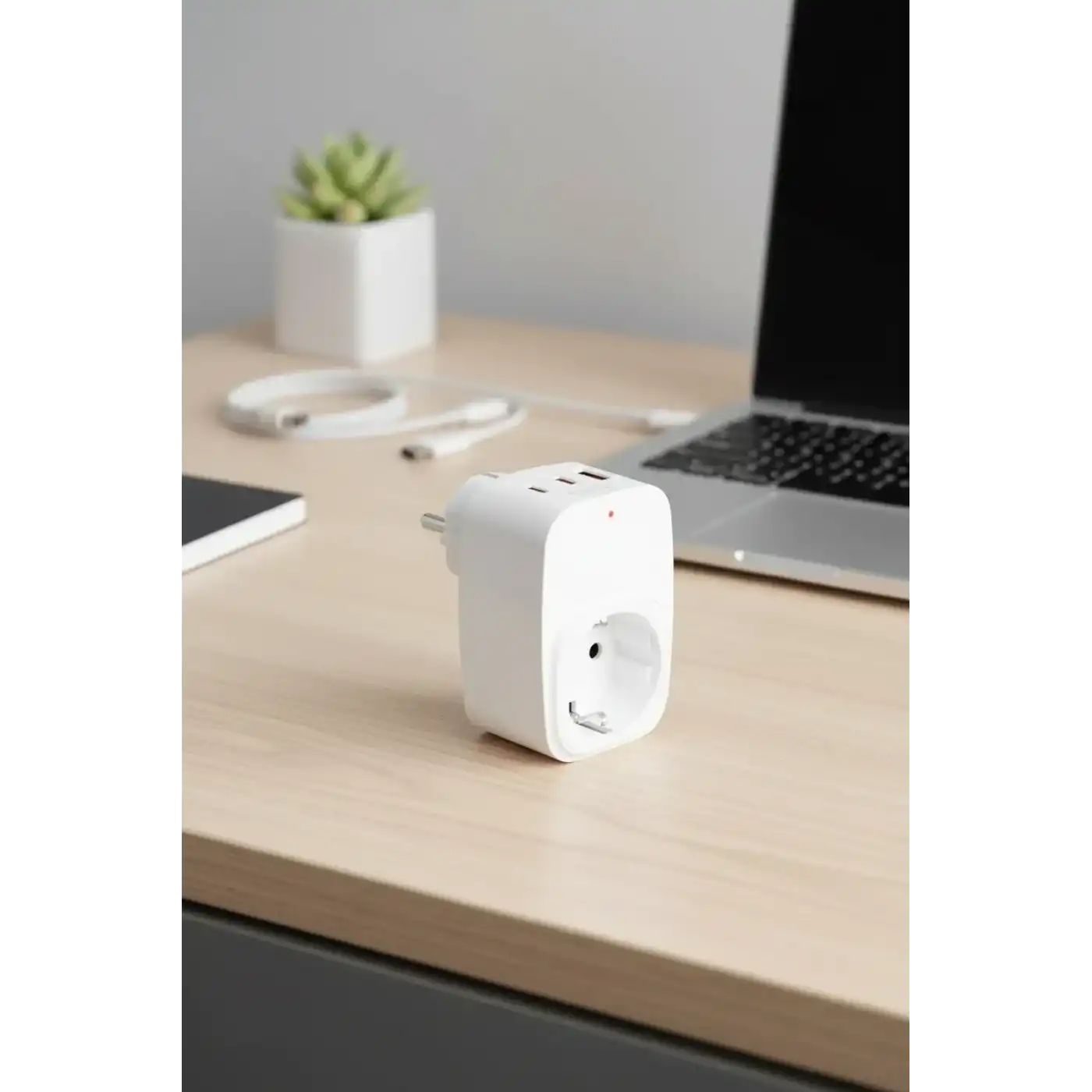 Tekli Yüksek Voltaj Korumalı Duvar Prizi 2x Type-c 1x Usb Çıkışlı Priz Grup Priz Çoğaltıcı Beyaz