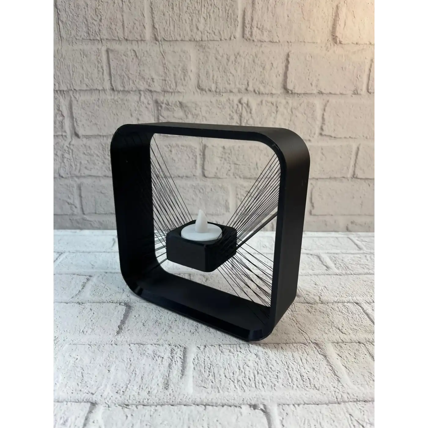 Askılı Kare Mumluk Duvar Dekoru Loş Salon ve Modern Mekanlar