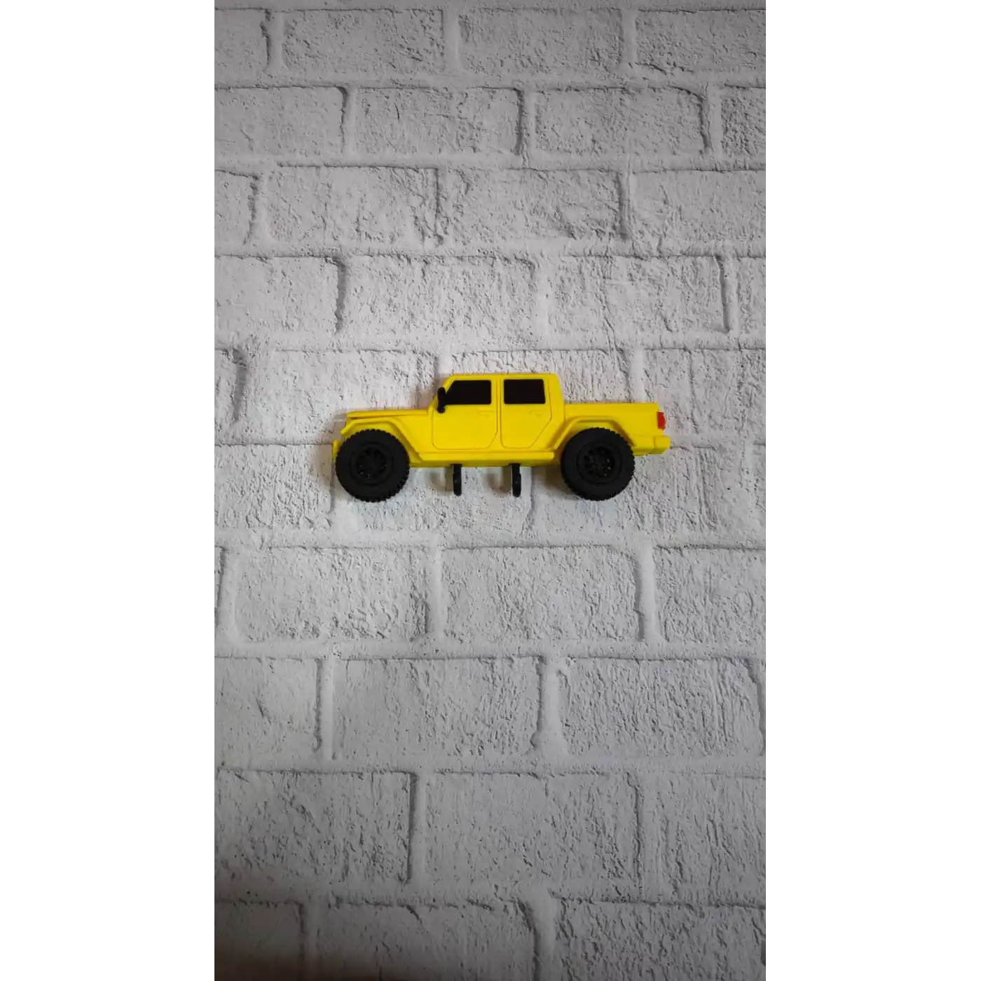 Duvara Monte Araba Anahtarlık Dekoratif ve Kullanışlı