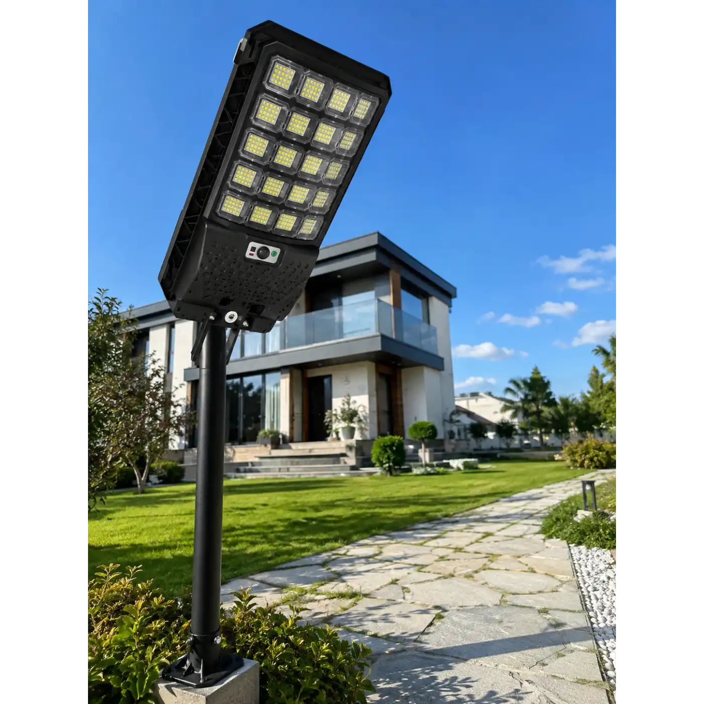 Hareket Sensörlü Solar LED Aydınlatma 3 Modlu Uzaktan Kumandalı Bahçe Lambası