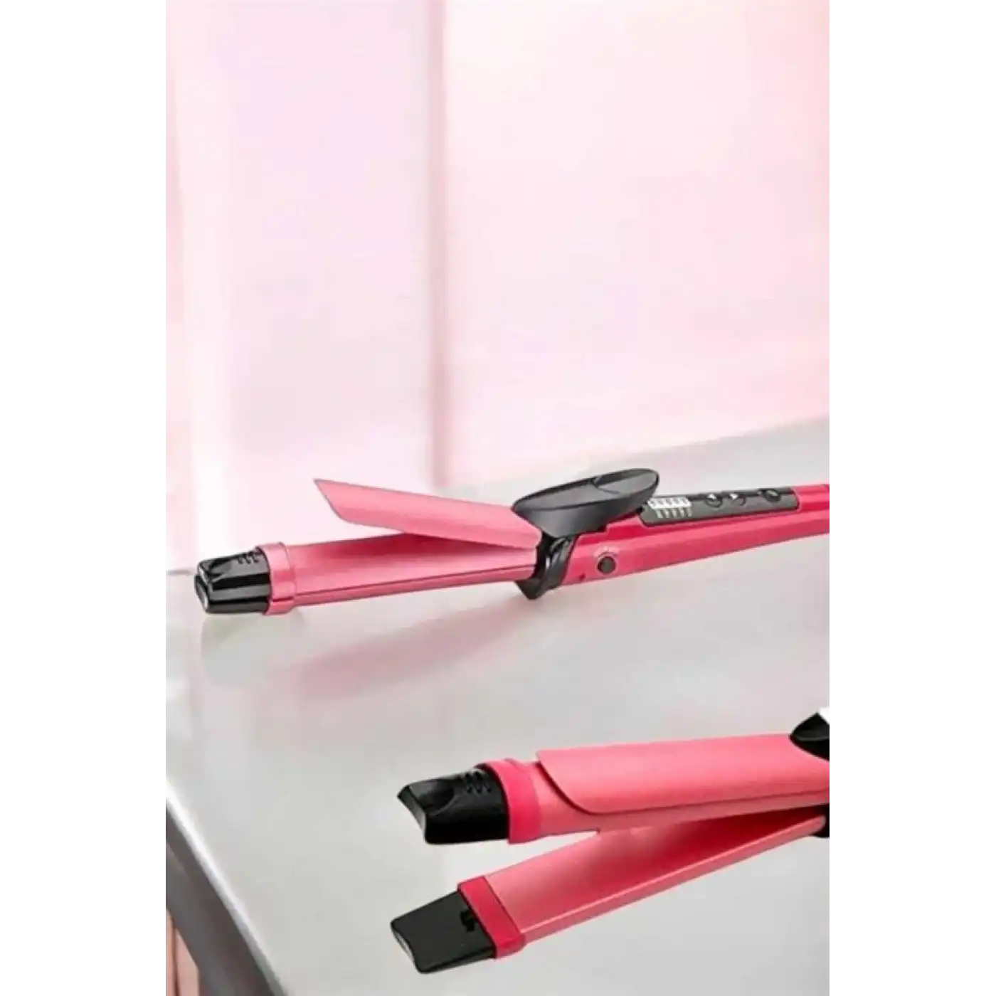 Hem Düzleştirici Hem Maşa Saç Şekillendirici