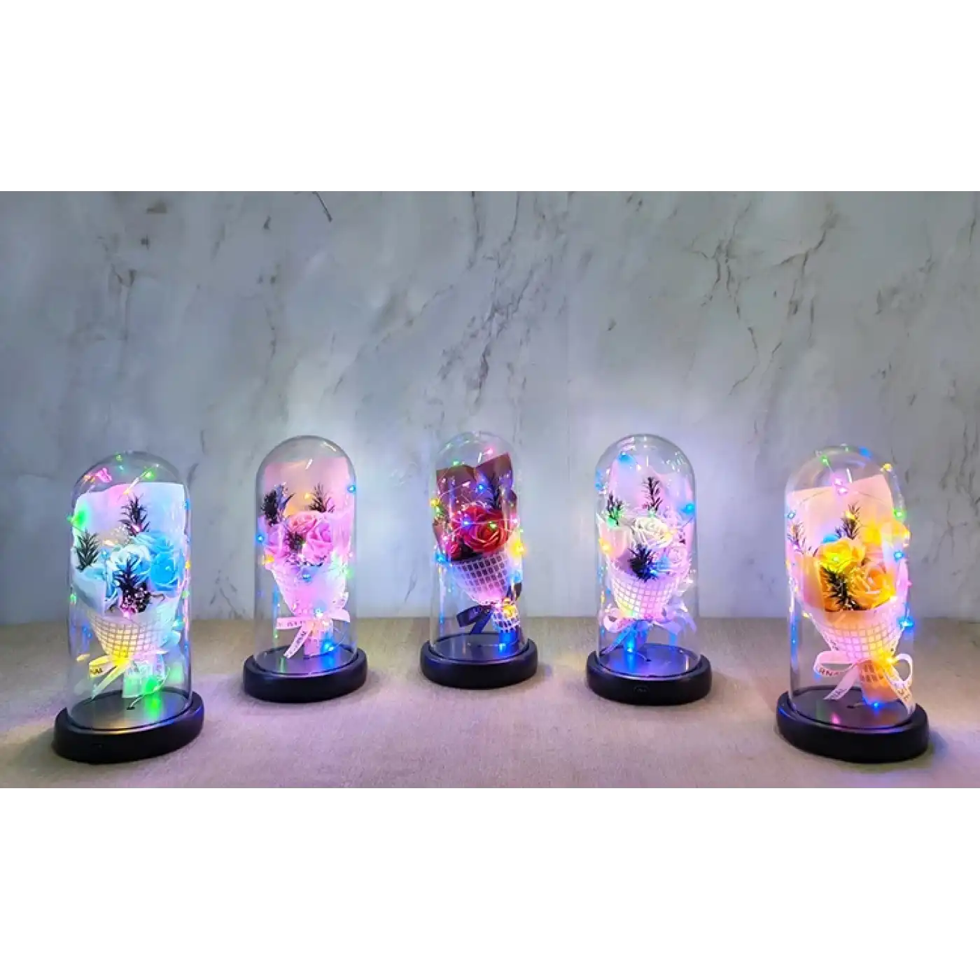 Işıklı Müzikli Fanus içinde Gül Buketi