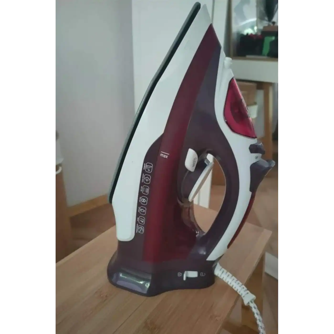 Modern Tasarım 2200W Dayanıklı Buharlı Seramik Kaplama Ütü Yeni Nesil
