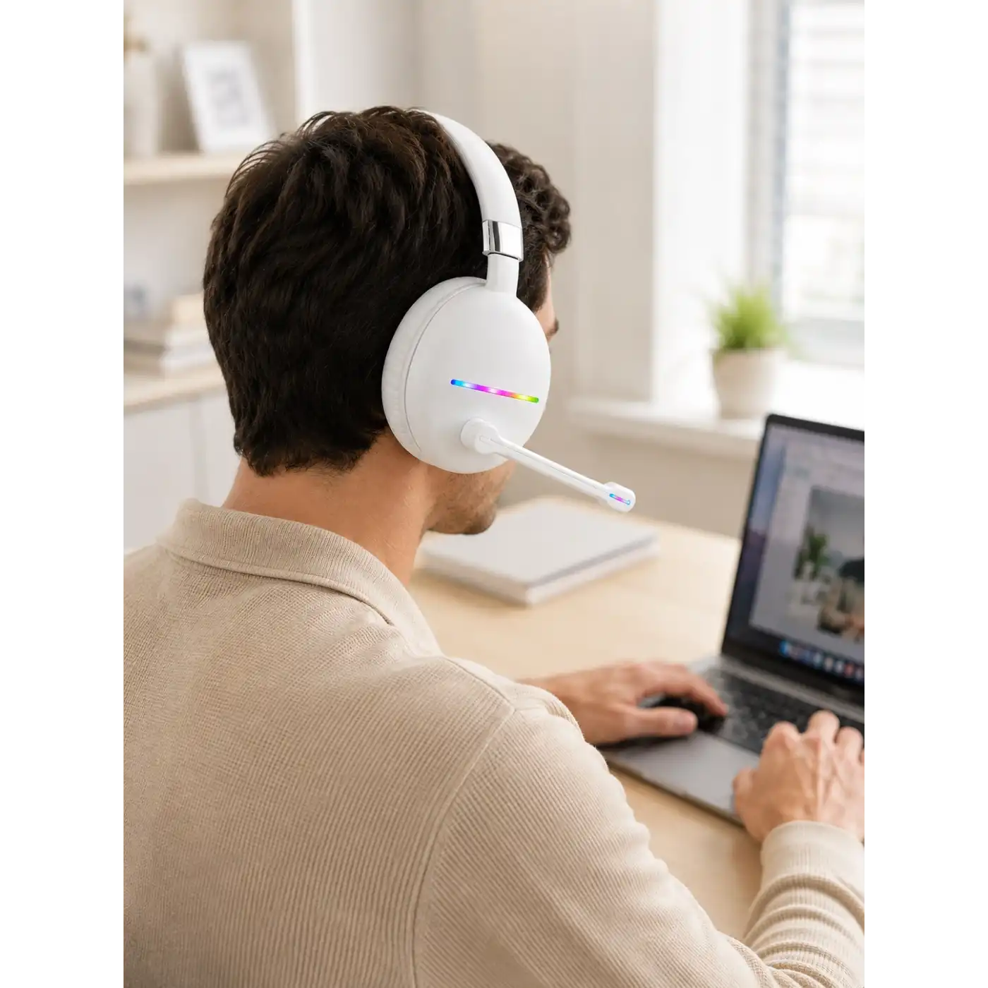 RGB Işıklı Mikrofonlu Bluetooth Kulaklık Beyaz Over-Ear Tasarım Type-C Şarjlı