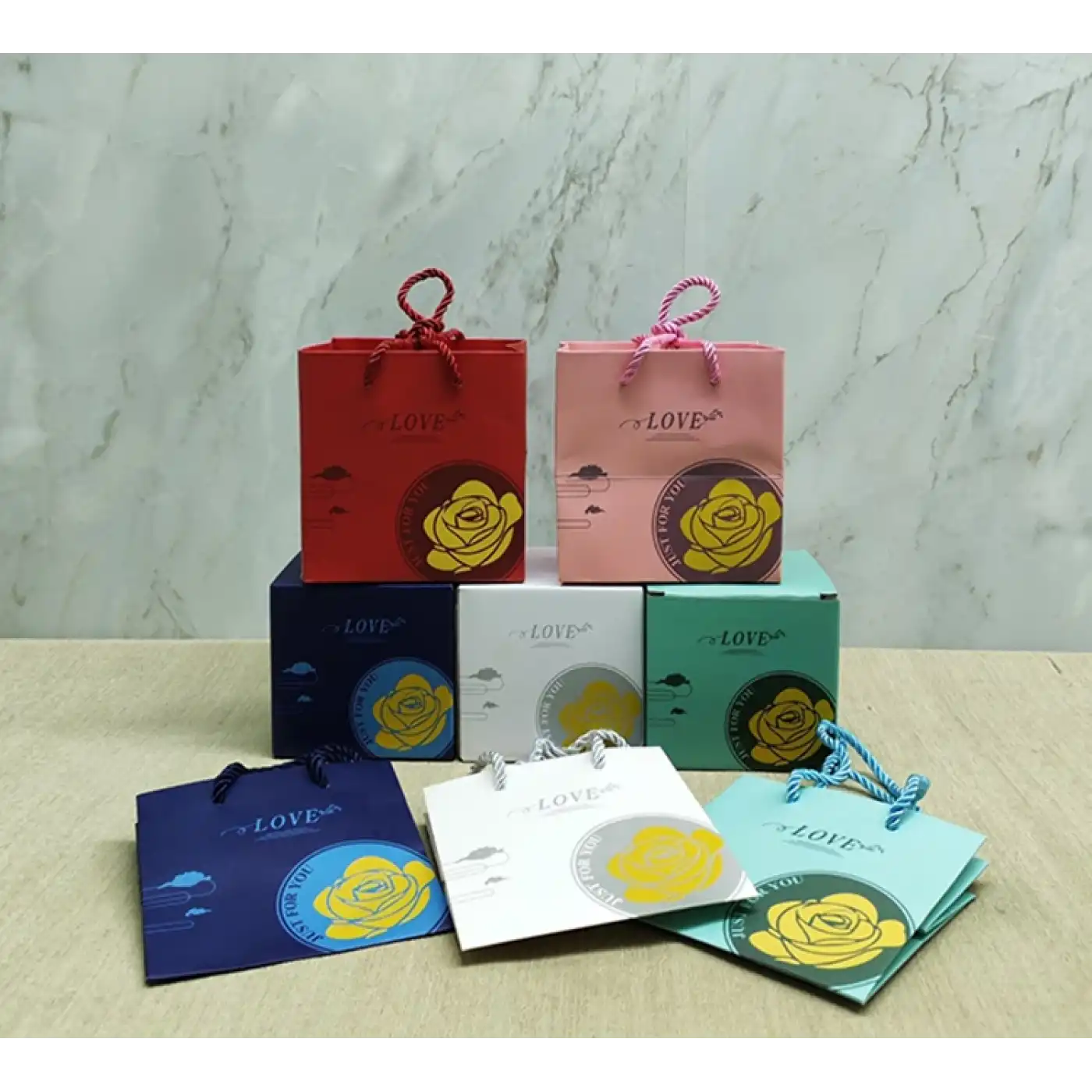 Romantik Gül Yüzük Kutusu Kubbe