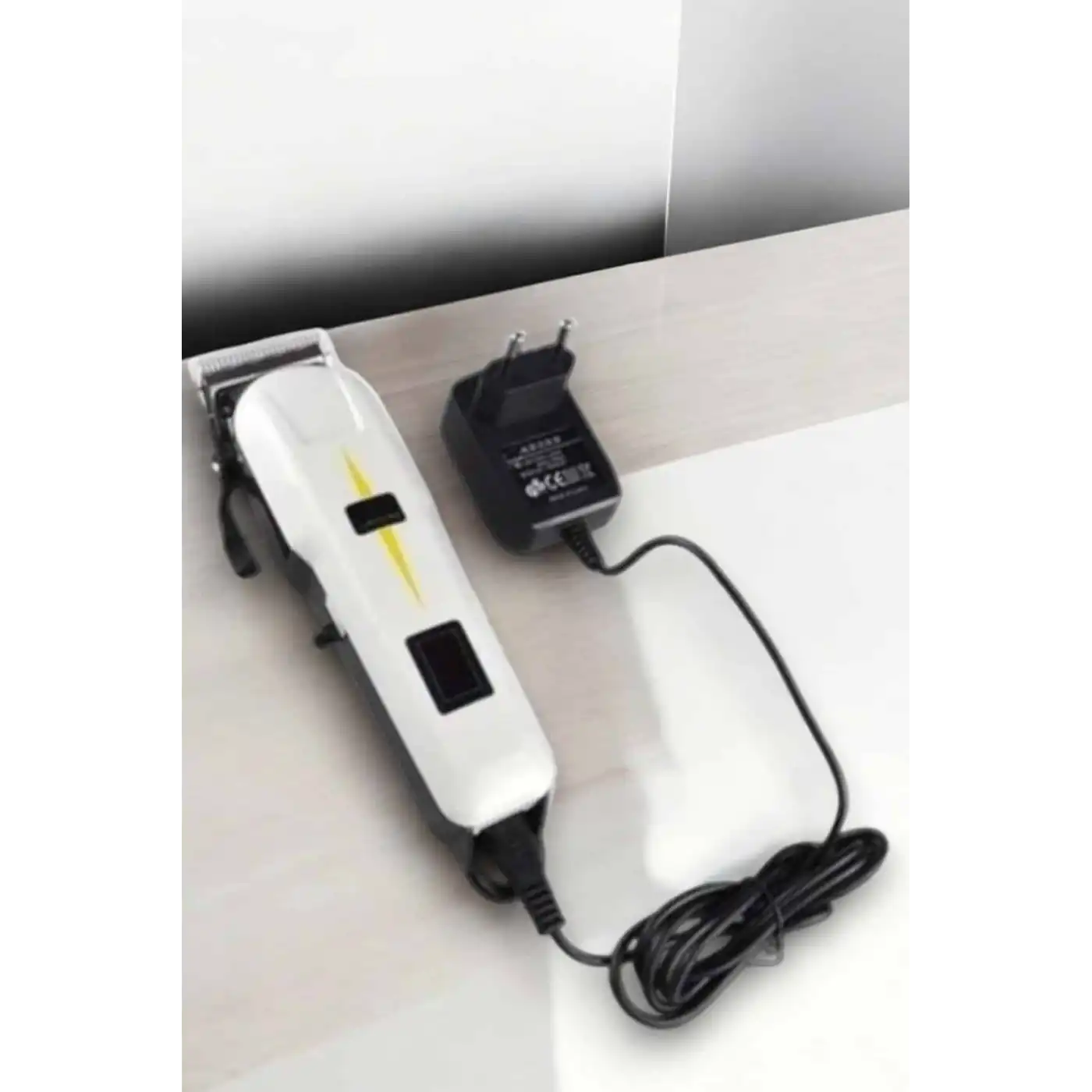 Yeni Nesil Tıraş Makinesi Uzun Şarjlı Paslanmaz Çelik Bıçaklı