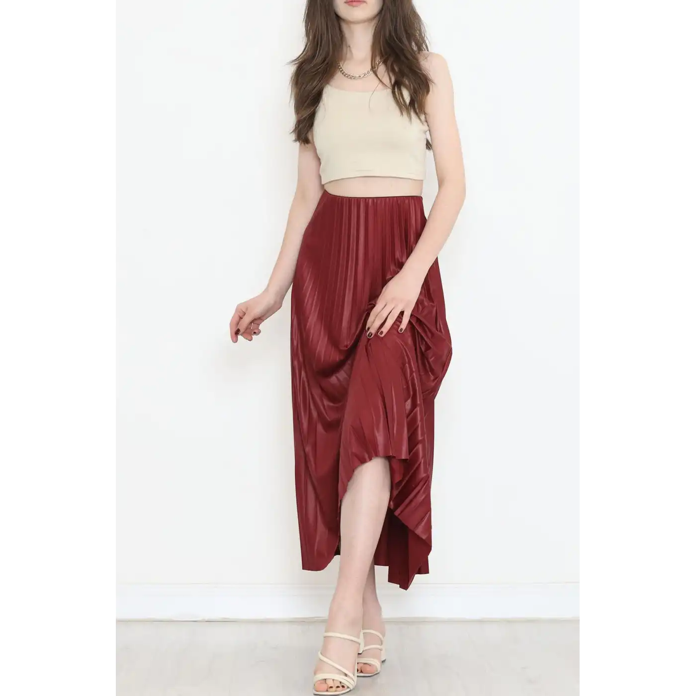 Zarif ve Modern Pileli Parlak Krep Gizli Lastikli Bordo Etek