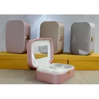 Deri Kaplamalı Makyaj Ve Takı Kutusu