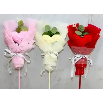 El Örgüsü Kalp Çiçeği Buketi