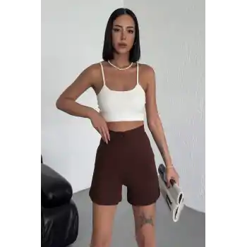 Tarz ve Rahatlığı Bir Arada Sunan Yüksek Bel Esnek Likralı Krep Şort Kahverengi