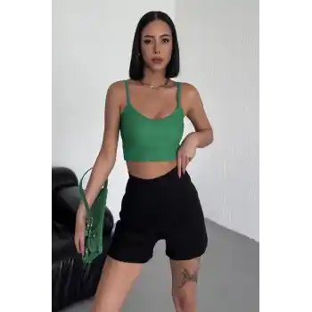 Tarz ve Rahatlığı Bir Arada Sunan Yüksek Bel Esnek Likralı Krep Şort Siyah