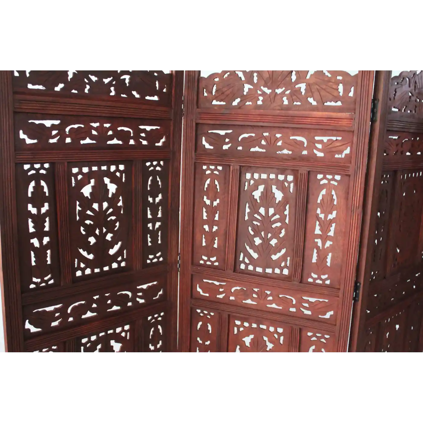 Ahşap Maun Rengi El Oyması Paravan