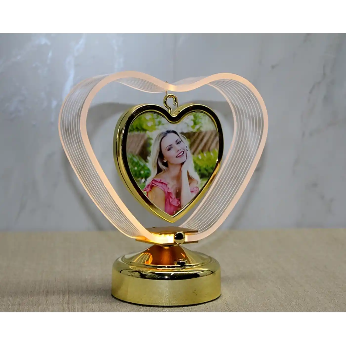 Kişiye Özel Fotoğraf Alanlı Kalpli Led Çerçeve Model 1