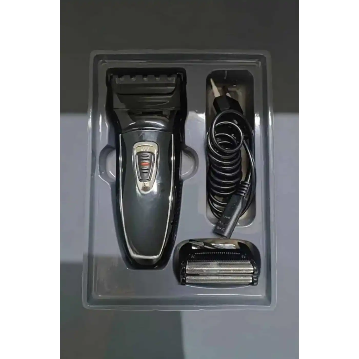 Şarjlı Paslanmaz Çelik Bıçaklı ve Kablosuz Saç Sakal Tıraş Makinesi