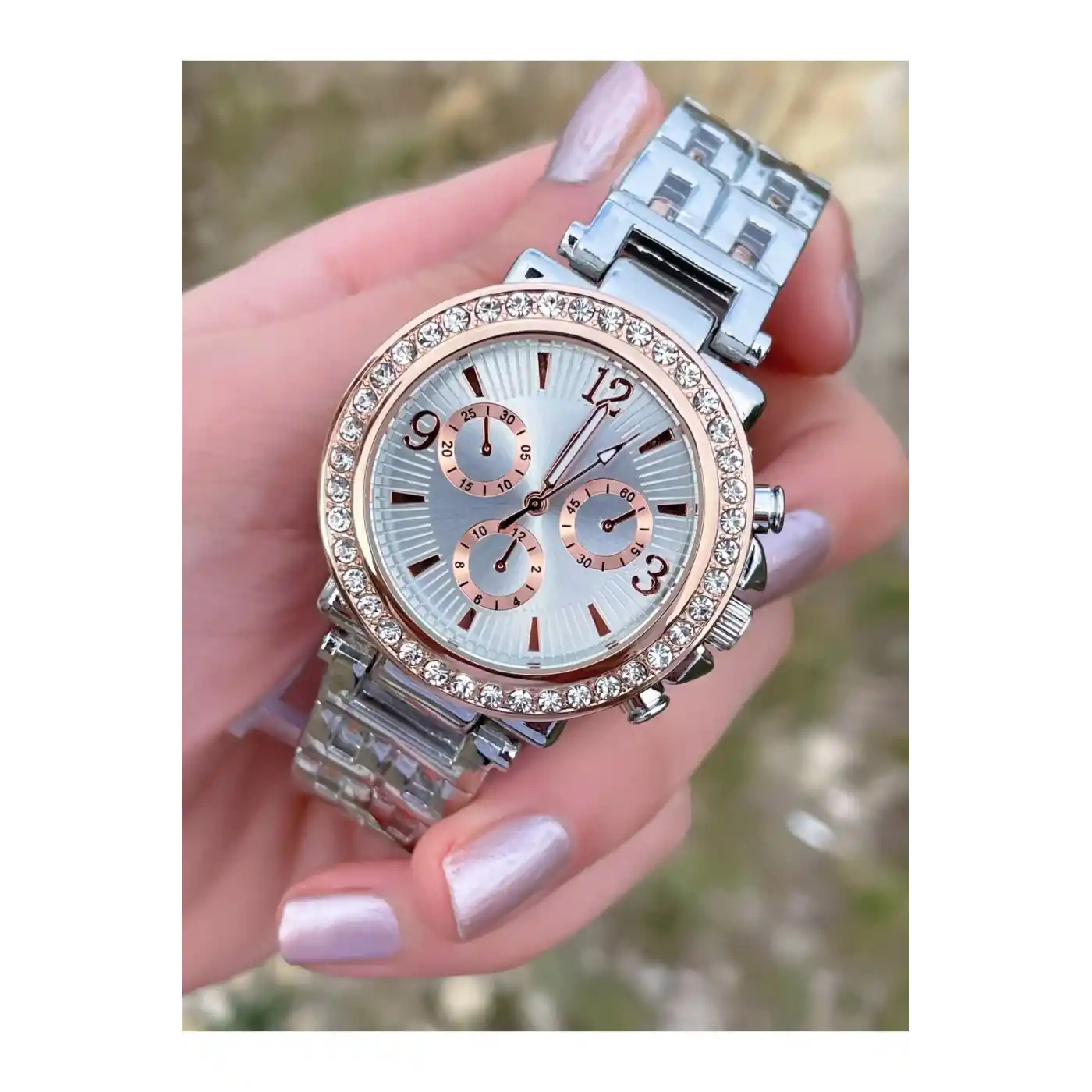 Zarif ve Şık Özel Tasarım Zirkon Taşlı Metal Bayan Kol Saati (gümüş-gold)