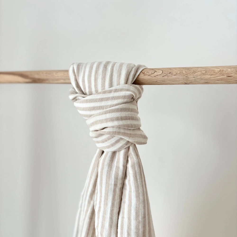 Çizgili Çift Katlı Müslin Bebek Örtüsü | %100 Organik Pamuk | Bej çizgili