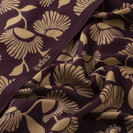 Bordo Zemin Gold Çiçekli Viskon Empirme Kumaş