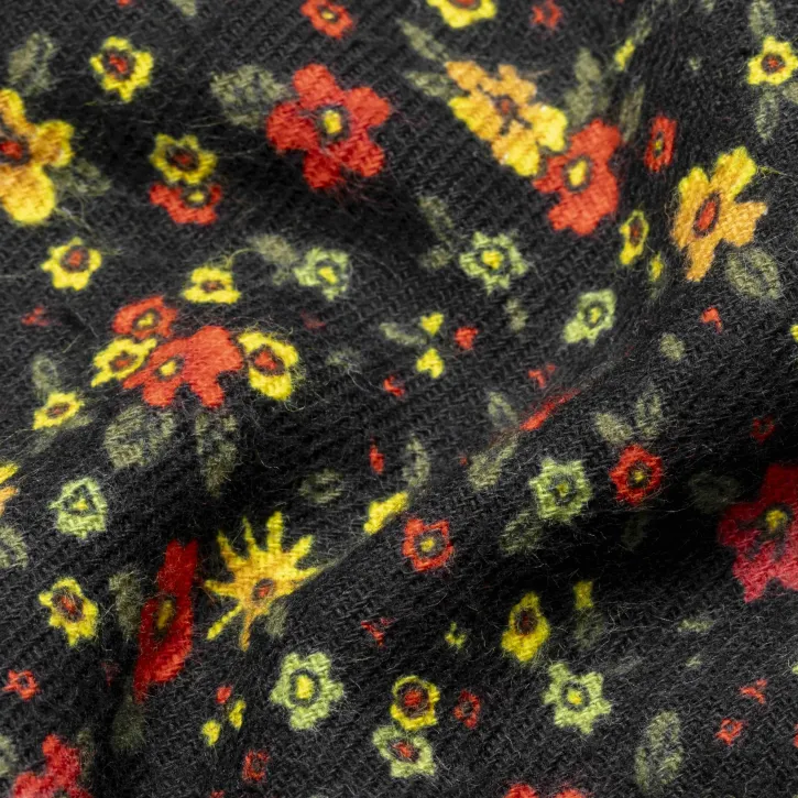 Siyah Çiçek Desenli Pazen Kumaş