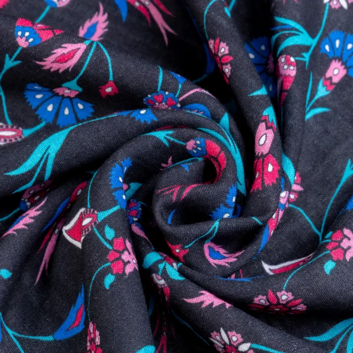 Siyah Zeminli Çini Desen Müslin Kumaş