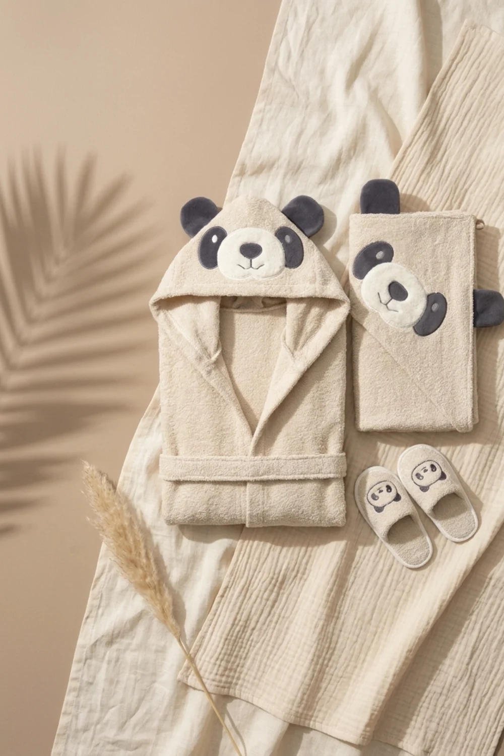 Sevimli Gülen Panda Figürlü Bamboo Bebek Bornoz Seti 0-2 Yaş Kutulu