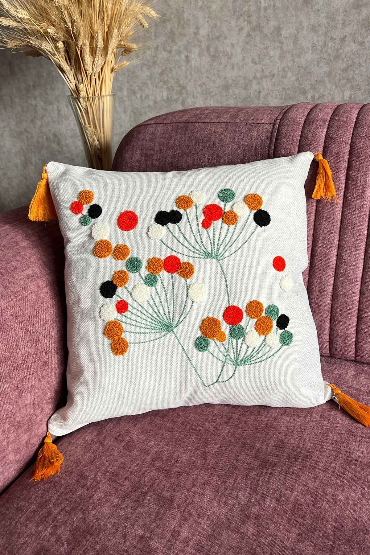 Keten Kumaş Nakışlı Püsküllü Kırlent Kılıfı Punch Çiçekli Noktalı