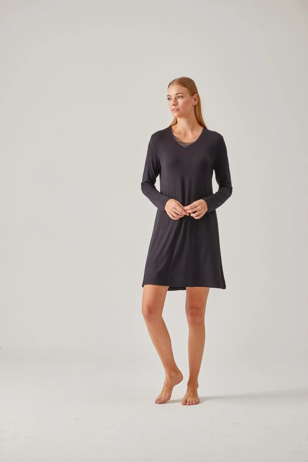 Siyah V Yaka Saten Biyeli Viskon Kadın Gecelik