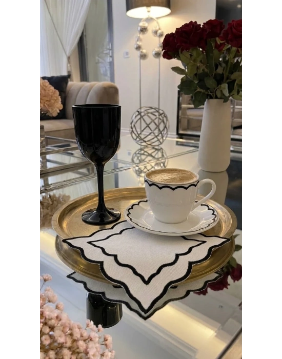 Kahve Yanı Sunum Peçetesi Kokteyl Peçetesi Siyah Dalgalı Nakışlı Beyaz Sunumluk 14x14 cm