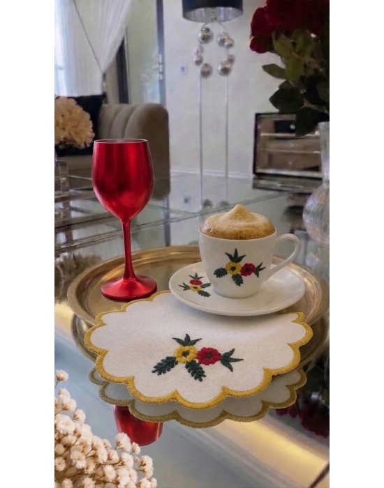 Nakışlı Kahve Yanı Sunumluk Kokteyl Peçetesi & Bardak Altlığı Çiçek Desenli Dalgalı Kenar Beyaz