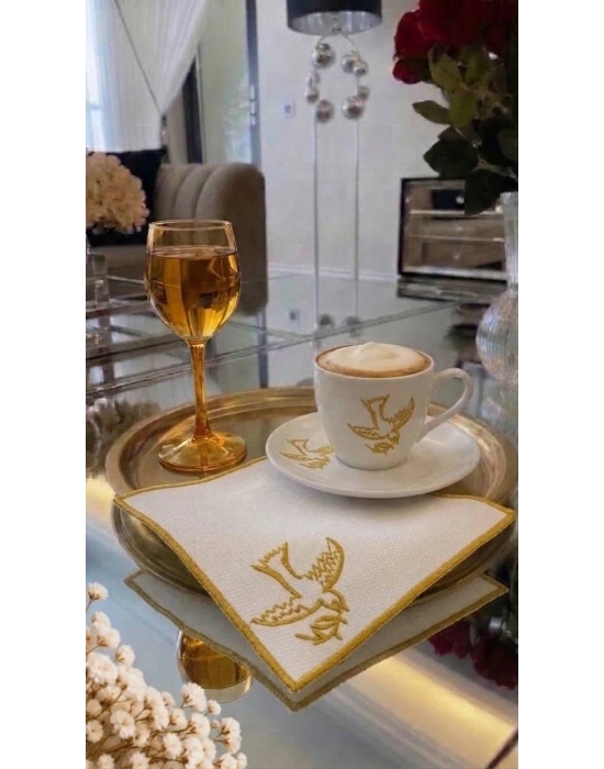 Nakışlı Kahve Yanı Sunumluk Kokteyl Peçetesi Bardak Altlığı Gold Güvercin Desenli Beyaz 14x14 cm