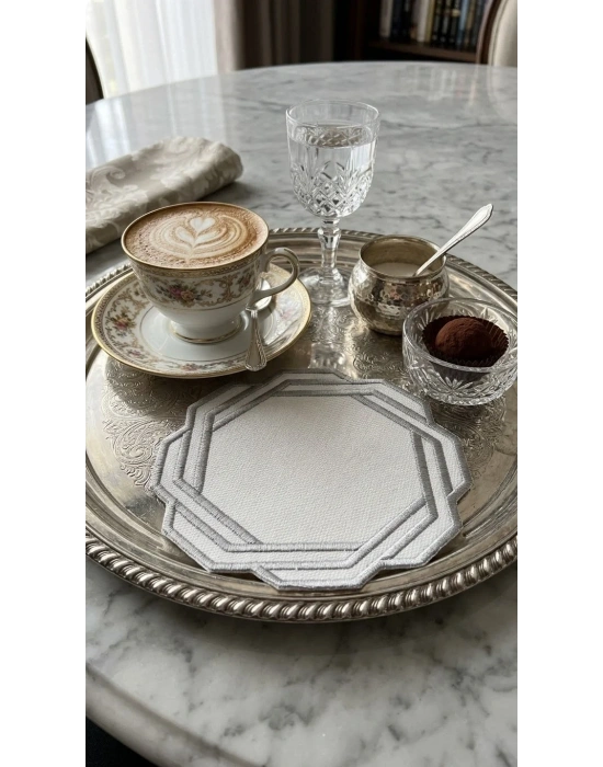 Nakışlı Kahve Yanı Sunumluk Sekizgen Kumaş Bardak Altlığı Kokteyl Peçetesi Beyaz Gri Nakış