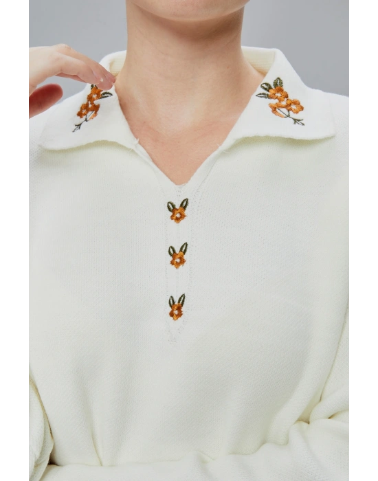 Kadın Polo Yaka Oversize Çiçek Nakışlı Triko Kazak Ekru