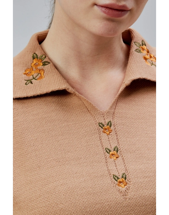 Kadın Polo Yaka Oversize Çiçek Nakışlı Triko Kazak Vizon