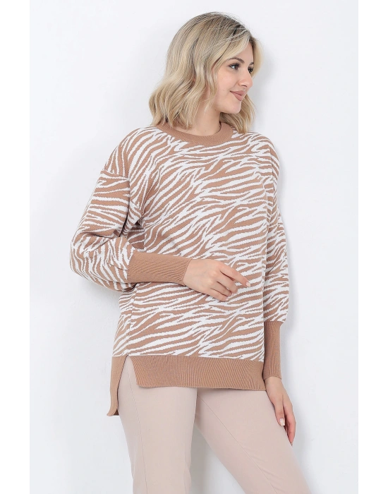 Kadın Triko Kazak Bisiklet Yaka Zebra Desenli Oversize Yırtmaçlı Vizon Beyaz